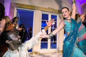 12   tanz performance foto auf einer Hochzeits feier in berlin zehlendorf