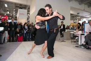 18   aufnahme einer tango performance während der itb berlin