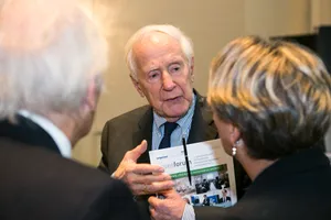 19   gesprächs foto von Klaus von Dohnanyi