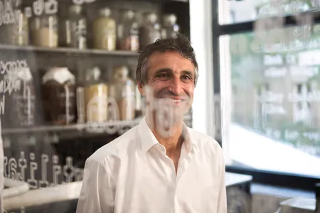 20   portrait von manu kumar dem gründer der tee manufaktur
