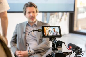 25   Foto von Roeland Pelgrims CEO von nobi während eines interviews